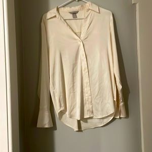 H&M SATIN BUTTON UP. CREME. SIZE M. GREAT QUALITY. GREAT CONDITION.